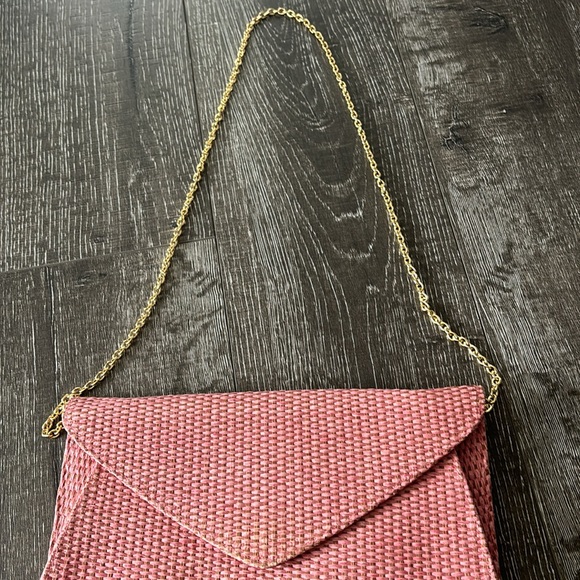 Soft pink raffia clutch - Picture 3 of 8
